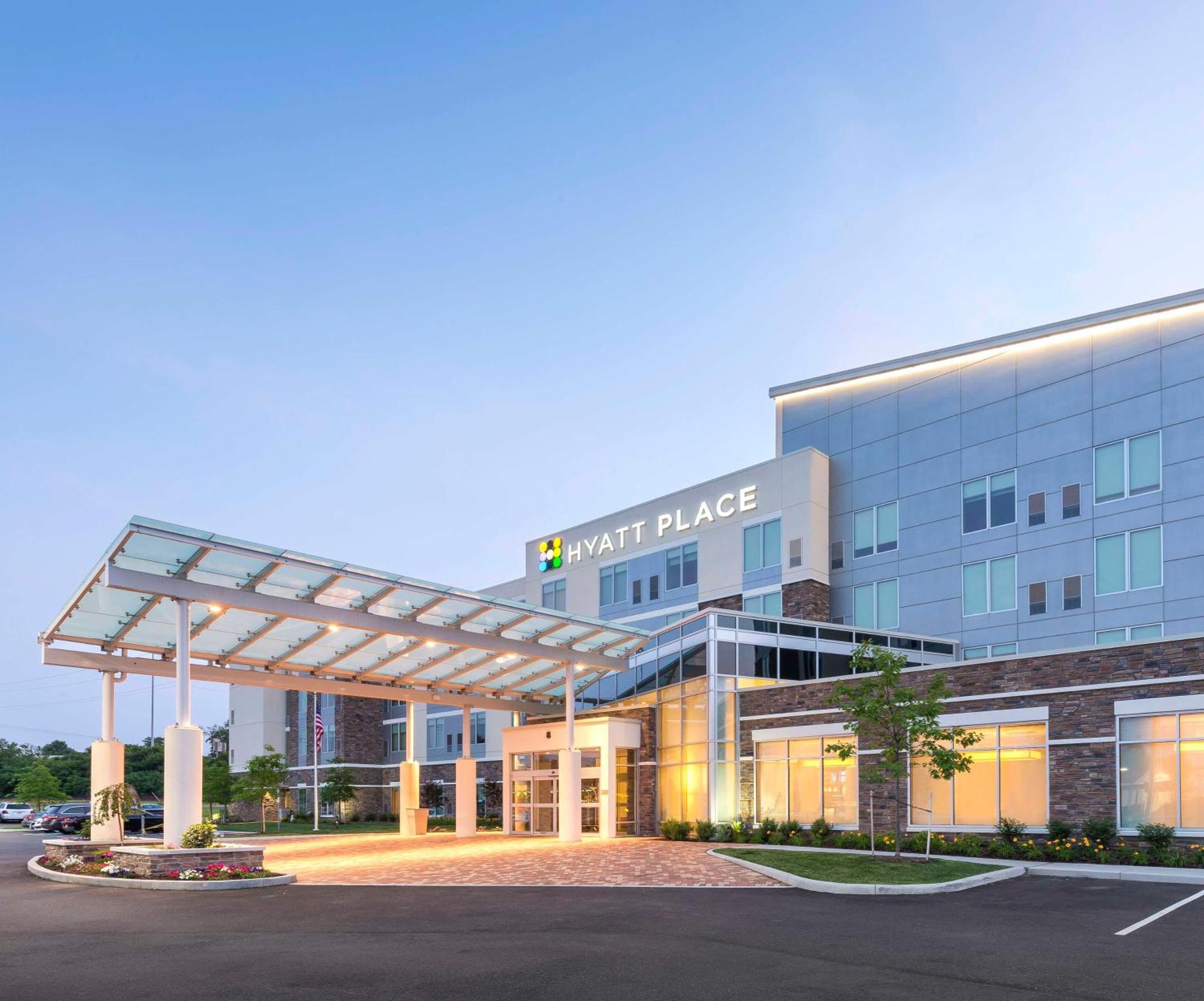 Hyatt Place Canton Lake Cable Екстер'єр фото