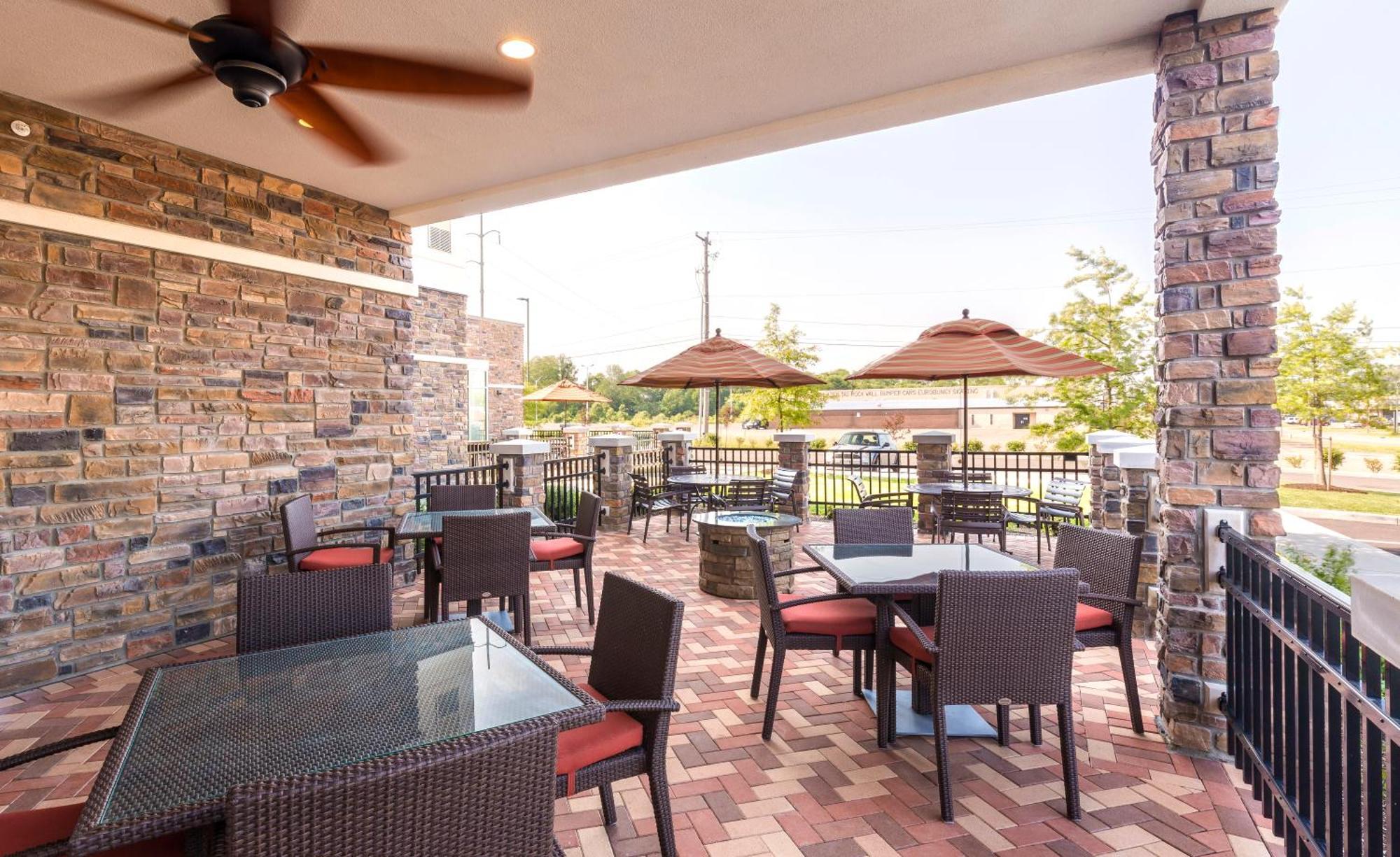 Hyatt Place Canton Lake Cable Екстер'єр фото