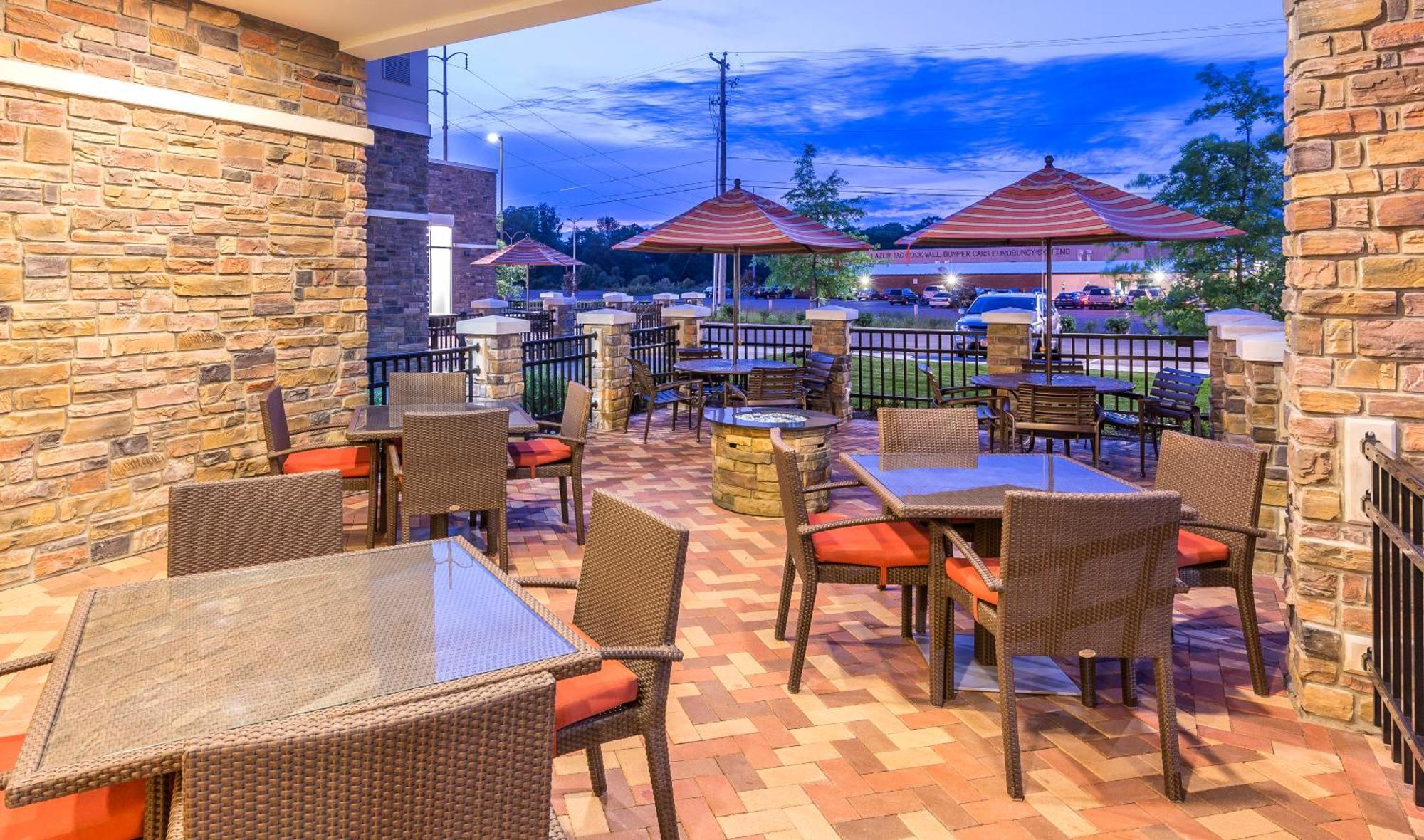 Hyatt Place Canton Lake Cable Екстер'єр фото
