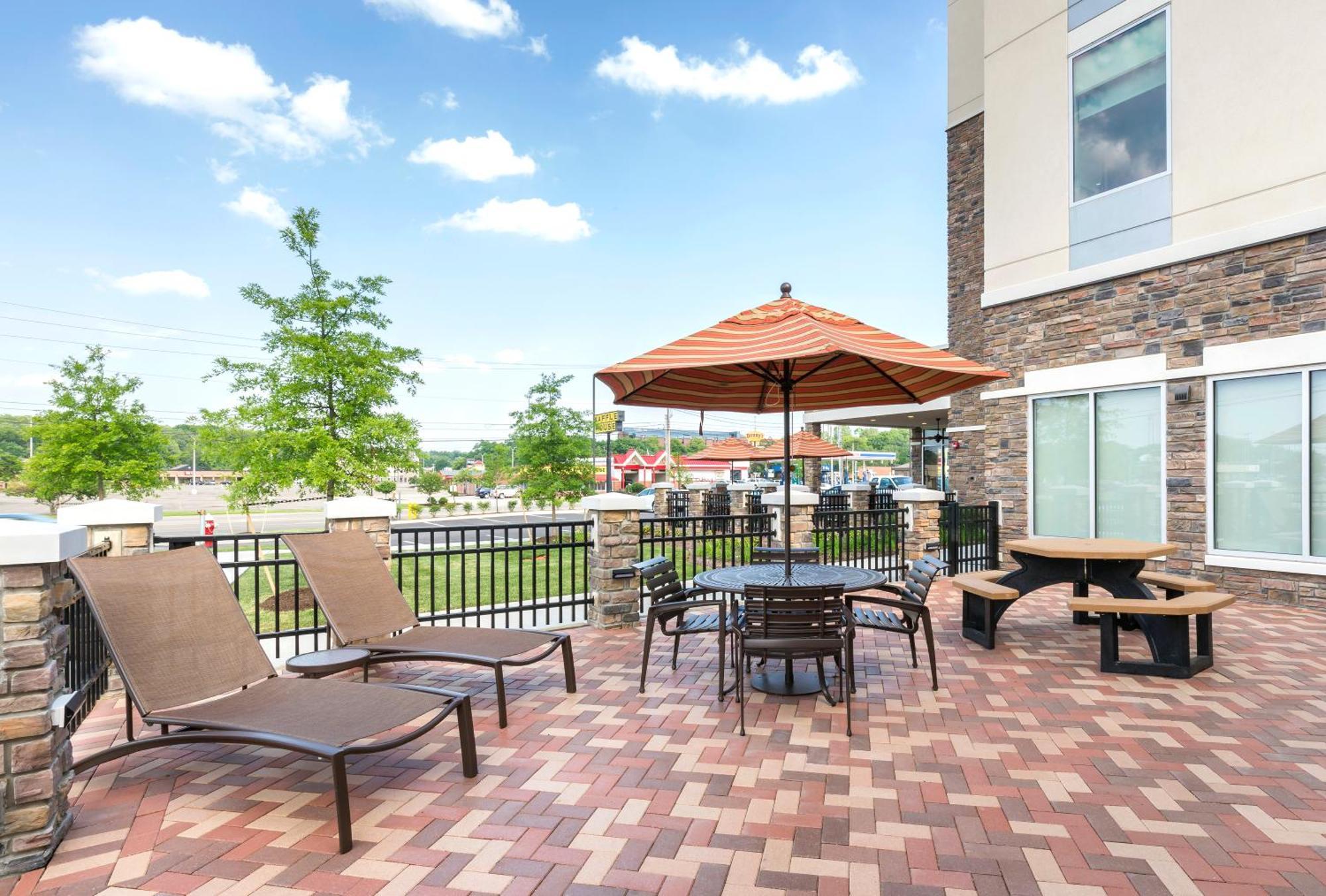 Hyatt Place Canton Lake Cable Екстер'єр фото