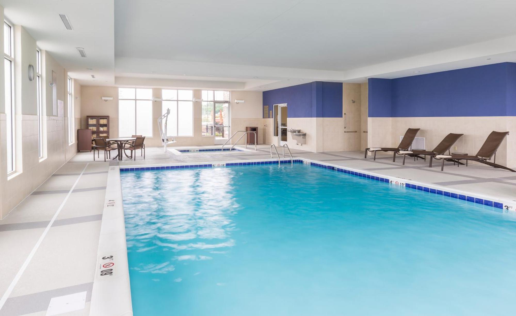 Hyatt Place Canton Lake Cable Екстер'єр фото